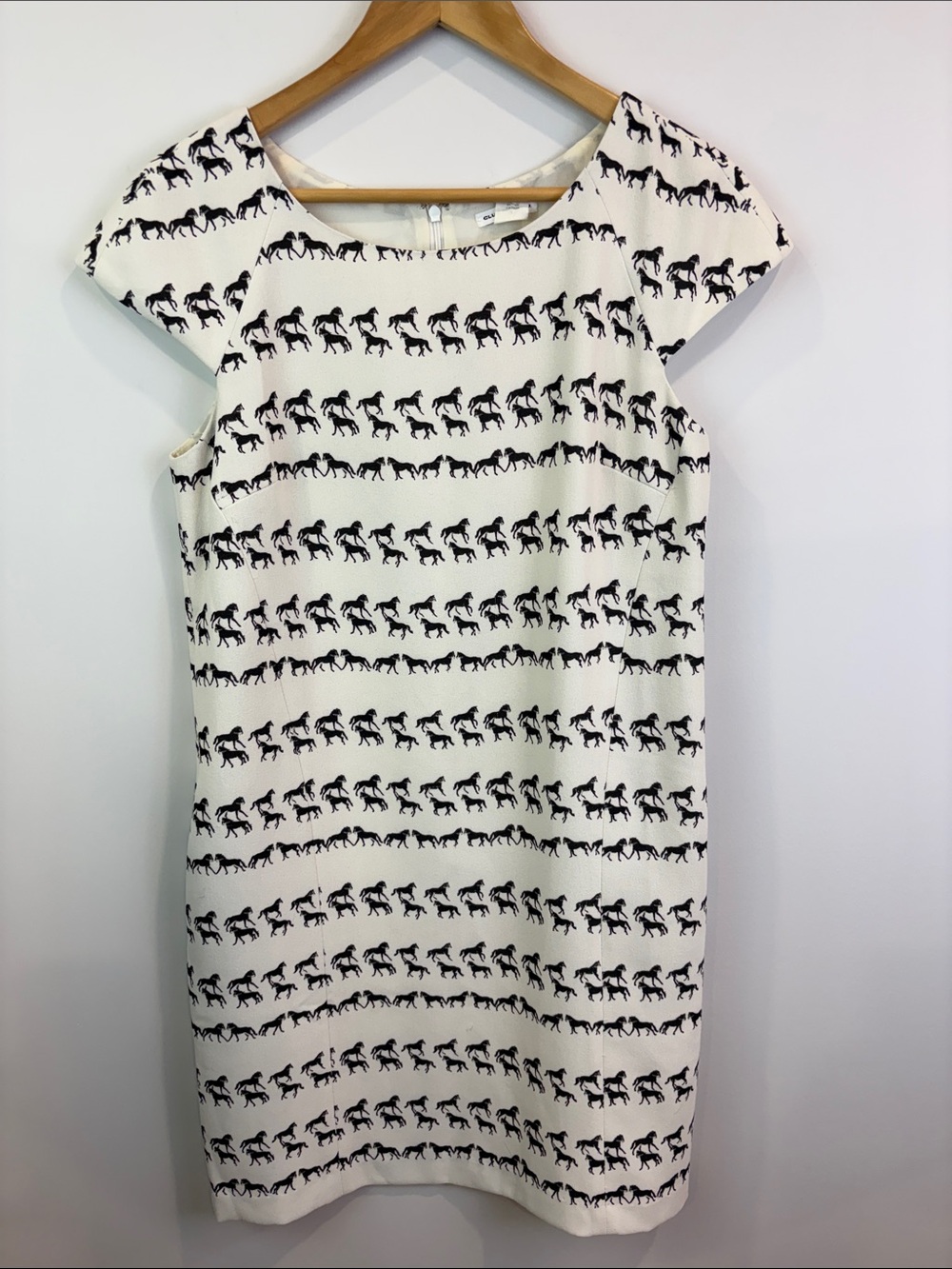 Club Monaco ‘Kami’ horse print Dress in cream with brown horse Print size 6